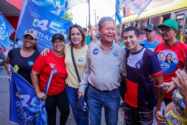 Arthur Neto tem recepção calorosa durante caminhada e carreata pelas zonas Norte e Leste