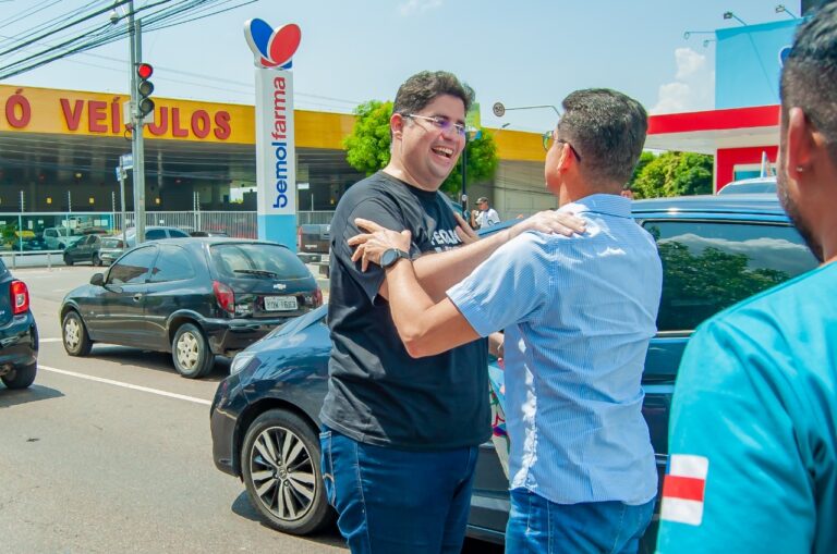 David Almeida desce de carro na Boulevard e reafirma apoio para Hissa Abrahão: ‘meu deputado federal’
