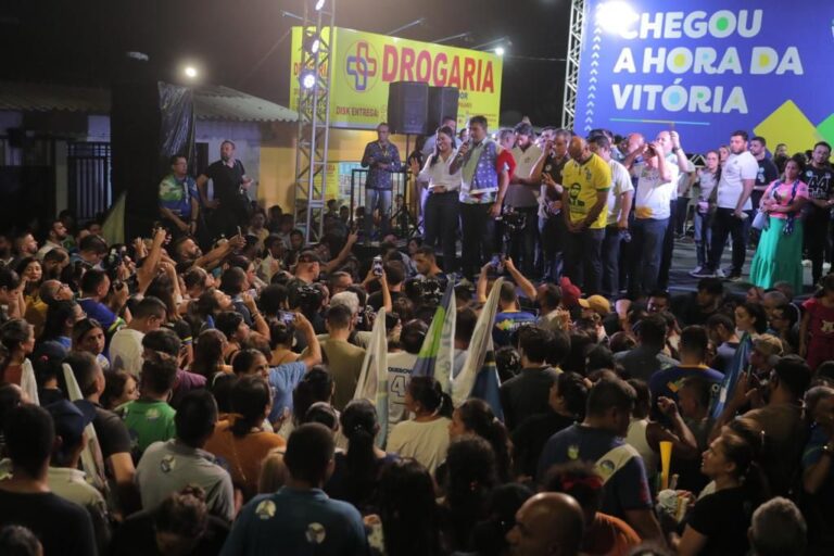”Vamos virar a página da história política desse estado”, diz Wilson em comício na zona norte