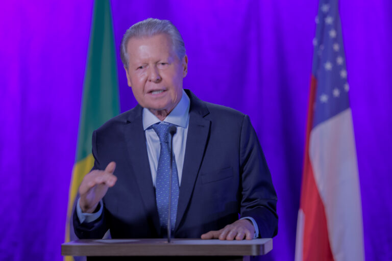 Em pronunciamento ao Brasil,  Arthur Neto diz que mandato de Omar Aziz envergonha o Amazonas