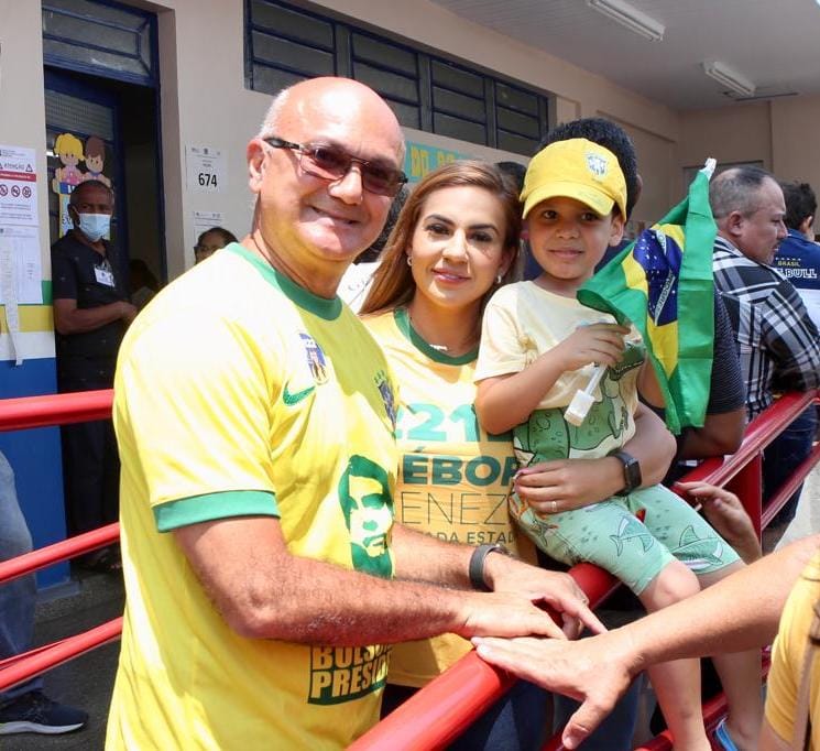 Pela quantidade de pessoas vestidas de verde e amarelo, votação de Bolsonaro e coronel Menezes em Manaus deverá ser histórica