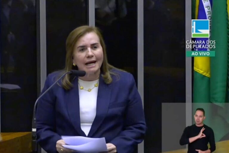 Conselheira Yara Lins discursa na Câmara Federal e condena agressão do conselheiro Ari Moutinho
