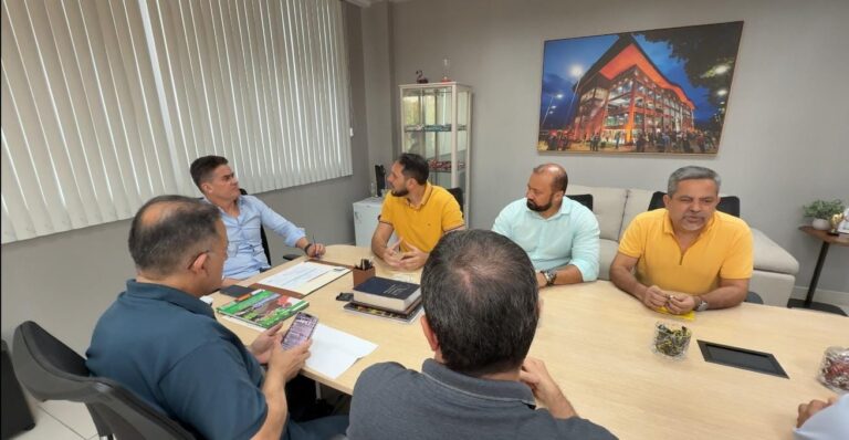 Prefeito David Almeida anuncia banca organizadora do concurso da Semed com mais de mil vagas