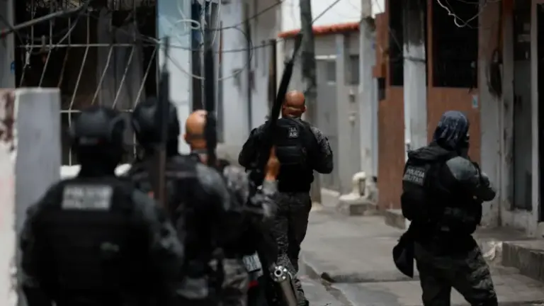Maior operação do Rio deixa 64 mortos e 81 presos em ação contra o Comando Vermelho; veja vídeo