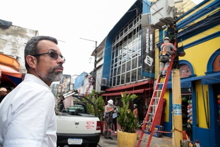 Prefeitura faz novo cronograma para ações de retirada de fios e cabos no centro da capital