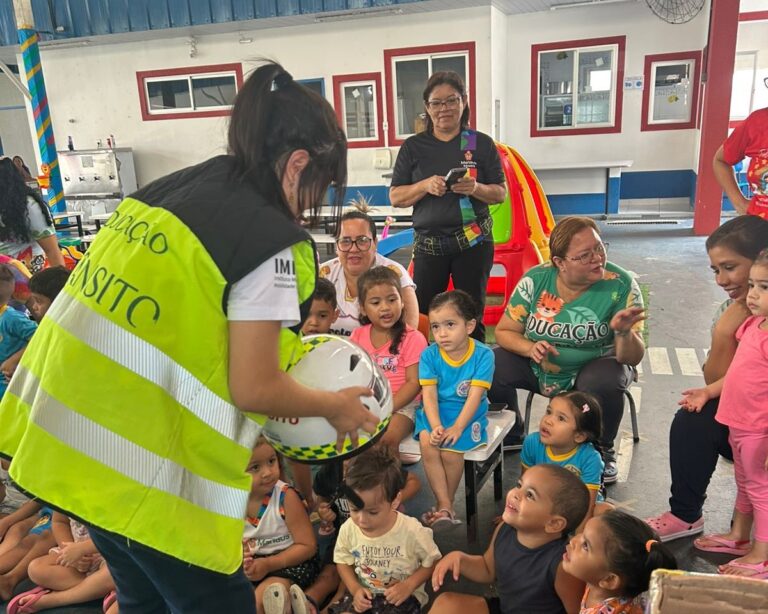 Prefeitura de Manaus leva aprendizado sobre segurança viária para crianças no Santa Etelvina