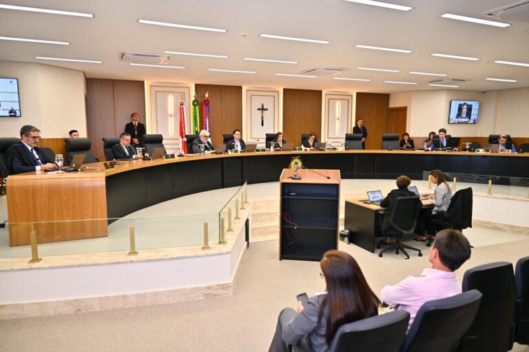 TCE-AM mantém condenação e determina que prefeito de Envira devolva quase R$ 90 mil aos cofres públicos