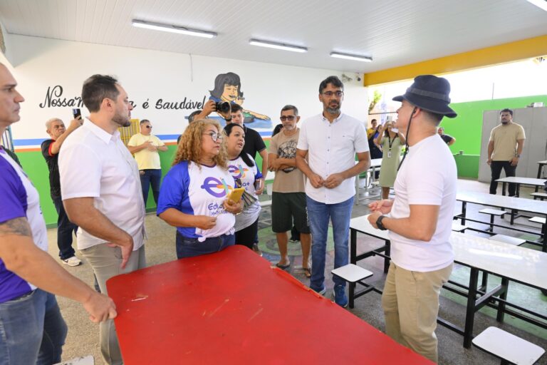 Prefeito David Almeida vistoria obras de escolas municipais e anuncia entregas em novembro