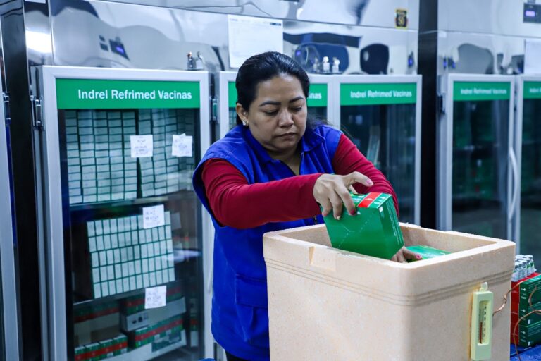 Prefeitura recebe 300 mil doses de vacina contra Influenza para iniciar campanha em Manaus