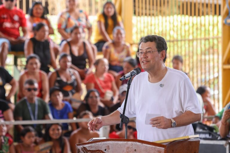 Eduardo Braga anuncia licitação para reconstrução e modernização do porto de Nhamundá