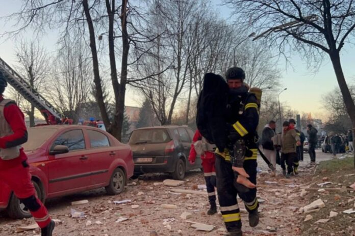 Rússia Lança Ataques “Massivos” Contra Infraestrutura da Ucrânia, Deixando Seis Mortos