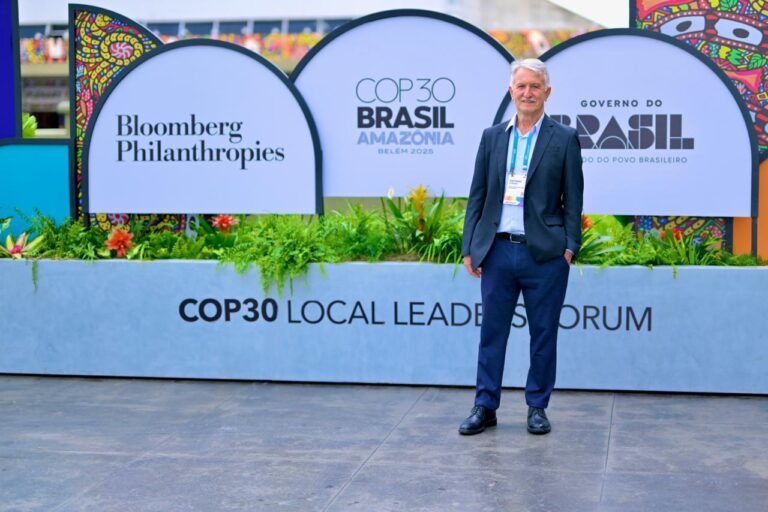 Prefeitura de Manaus destaca ações de adaptação climática e restauração urbana em painéis do C40 e FNP