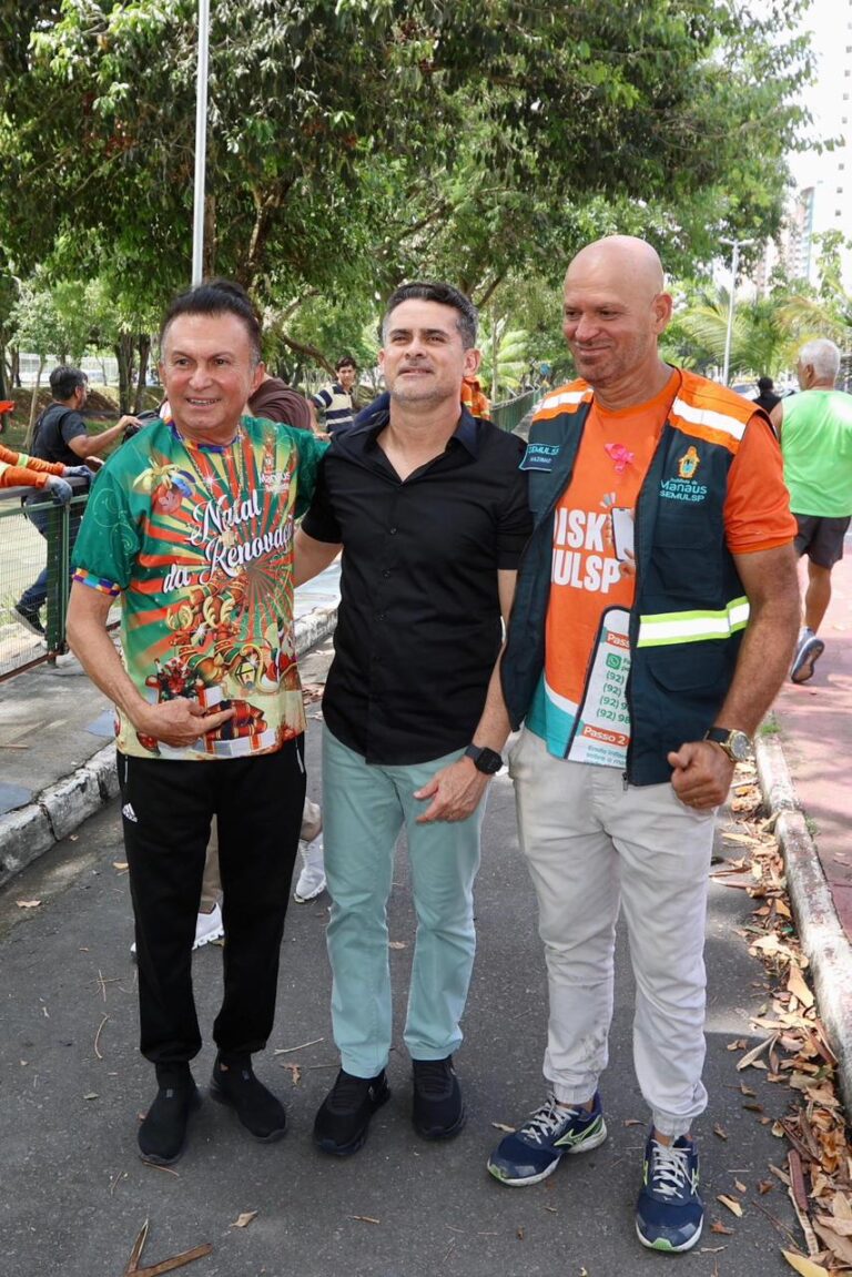 Prefeito David Almeida vai apresentar na COP 30 projeto das ecobarreiras que retêm 300 toneladas de lixo nos igarapés de Manaus