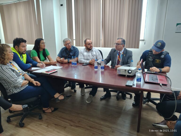 Prefeitura de Manaus realiza reunião para reordenar terminais e reforçar segurança no transporte coletivo
