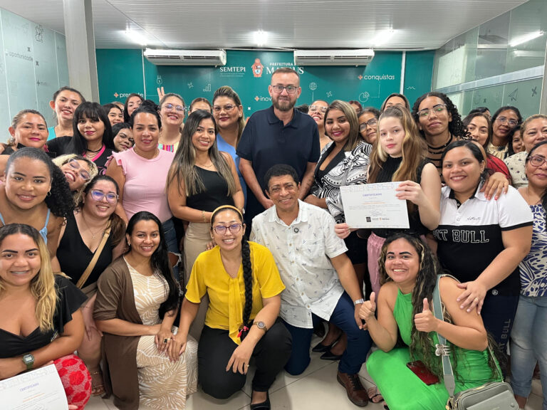 Prefeitura de Manaus capacita profissionais e iniciantes da beleza com workshop “Corte Feminino”