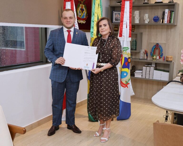 Presidente do TCE-AM é agraciada com Medalha do Mérito da Procuradoria Geral de Manaus
