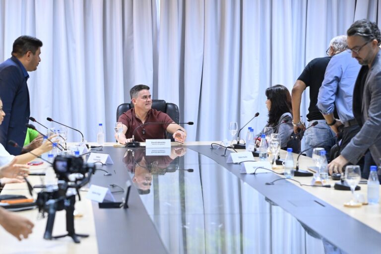 Prefeito David Almeida debate ações e investimentos para Manaus e esclarece temáticas relacionadas à gestão