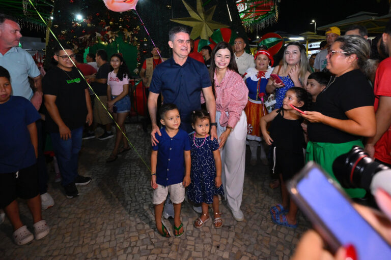 Prefeito David Almeida participa da Caravana Natalina na orla da Ponta Negra e destaca diversidade das programações de 2025