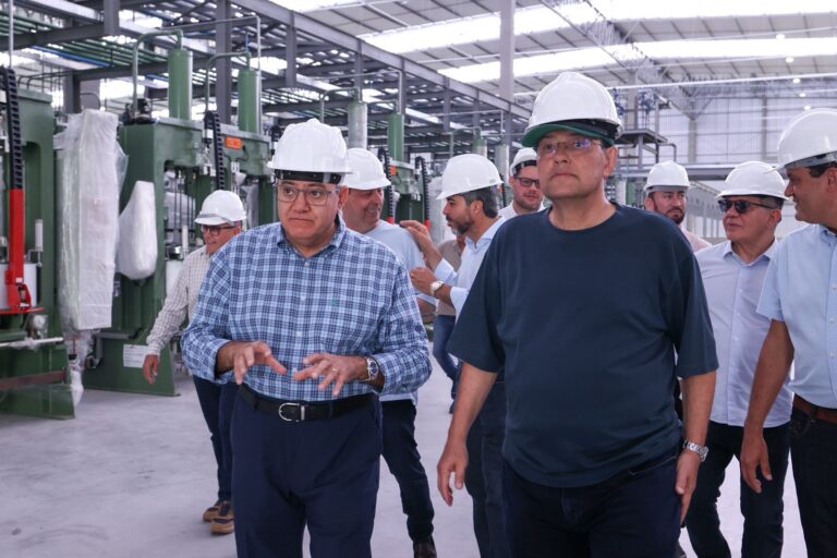 Eduardo Braga visita instalações de nova fábrica de pneus que deve gerar até 1.200 empregos em Manaus