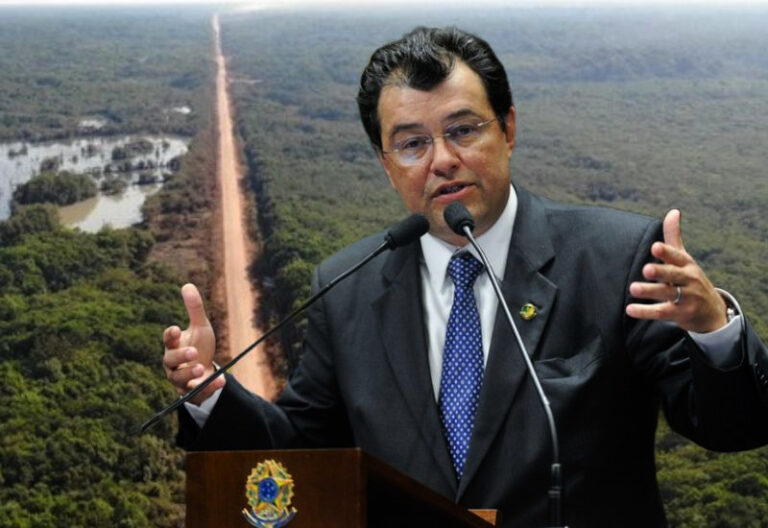 Com apoio de Eduardo Braga, manutenção da BR-319 é retomada no sul do Amazonas