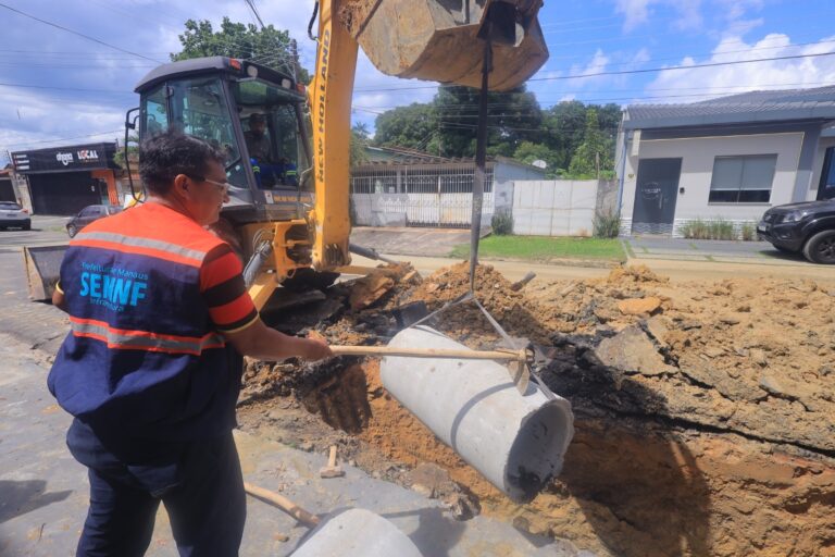 Prefeitura recupera rede de drenagem profunda e substitui tubulação antiga por manilhas modernas no conjunto Belvedere