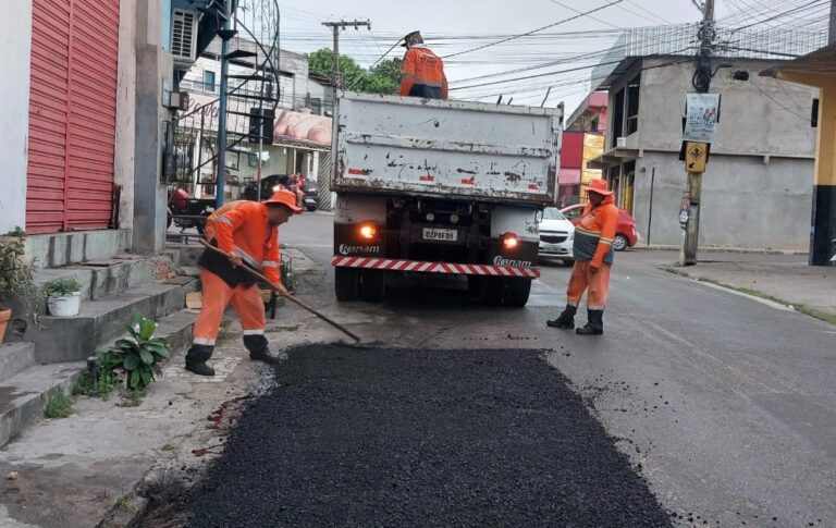 Prefeitura de Manaus melhora malha viária de vias nos bairros Tancredo Neves e São José