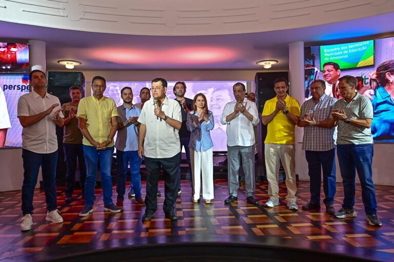 Confraternização de Eduardo Braga reúne prefeitos, parlamentares e lideranças, evidenciando força política no Amazonas