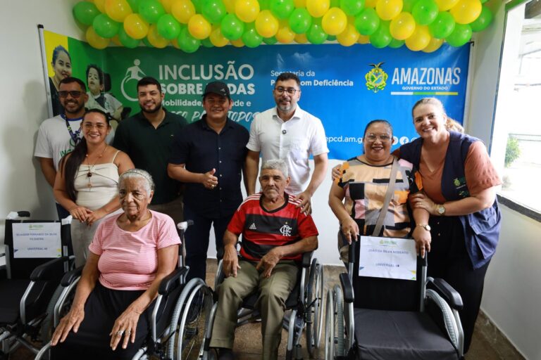 “Necessitamos dessa ajuda”, diz moradora de Maraã beneficiada com kit bebê entregue pelo Governo do Amazonas