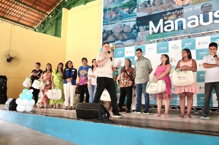 Prefeito David Almeida entrega 400 kits do programa ‘Mãe Manauara’ e reforça proteção social desde a gestação