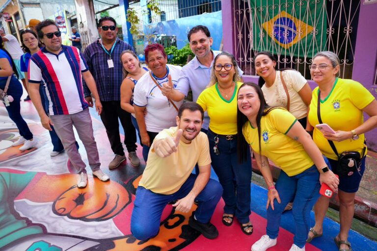Prefeito Renato Junior visita ‘Ruas da Copa’ e prestigia trabalho feito nas comunidades que mantém viva a tradição de celebrar os jogos da Seleção Brasileira