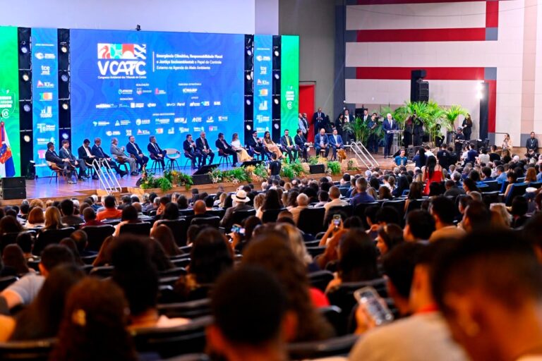 Programa Blitz TCE-AM é destaque em congresso nacional sobre governança climática